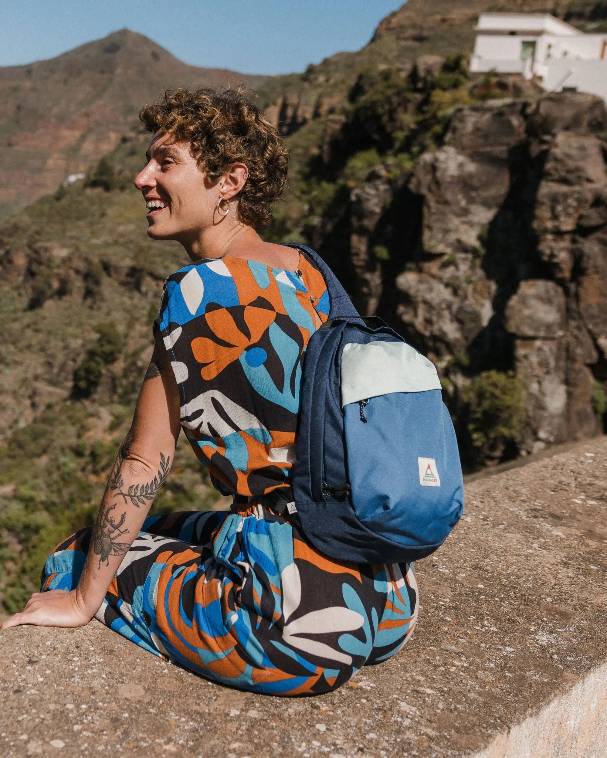 Boondocker Recycled Sling 8L - Rich Navy/Surf Spray/Moonlight Blue