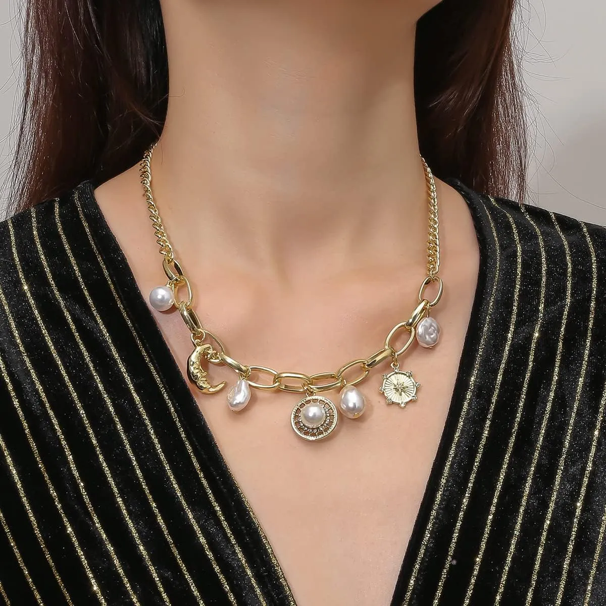 Charm Necklace for Women Dainty Star and Moon Necklaces Trendy Baroque Pearl Charm Pendant Necklace Chunky Gold Layered Necklace Party Statement Jewelry Accessories