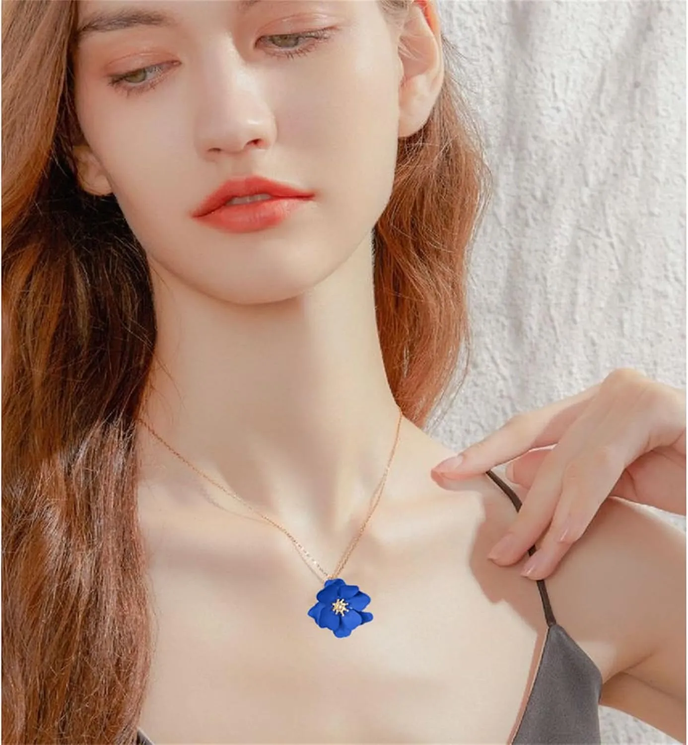 Dreuyet Charm Bohemian Daisy Flower Earring Necklaces Set for Women Elegant Matte Floral Long Petal Dangle Earrings Chic Layered Tiered Drop Earrings Seaside Holiday Jewelry