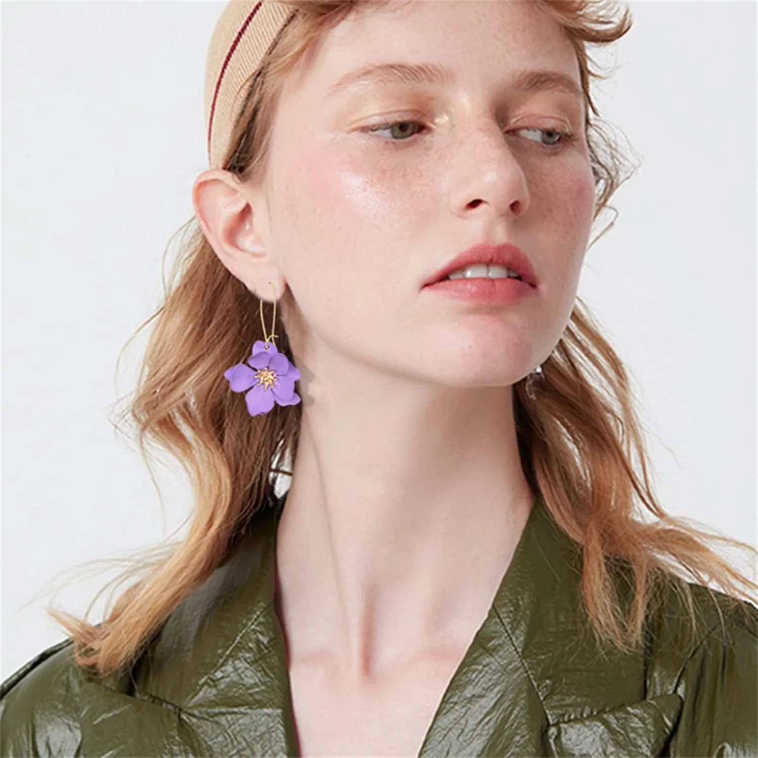 Dreuyet Charm Bohemian Daisy Flower Earring Necklaces Set for Women Elegant Matte Floral Long Petal Dangle Earrings Chic Layered Tiered Drop Earrings Seaside Holiday Jewelry