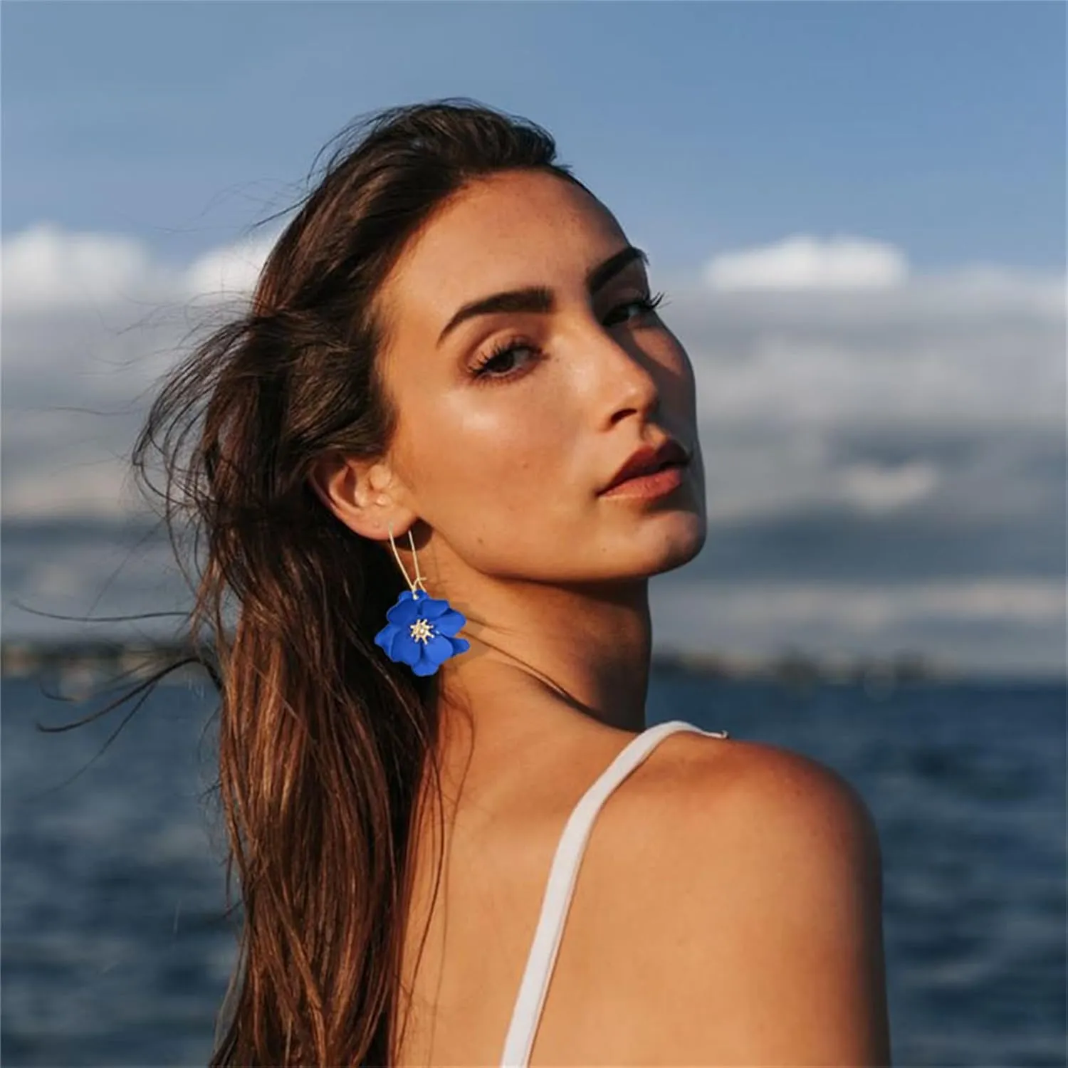 Dreuyet Charm Bohemian Daisy Flower Earring Necklaces Set for Women Elegant Matte Floral Long Petal Dangle Earrings Chic Layered Tiered Drop Earrings Seaside Holiday Jewelry