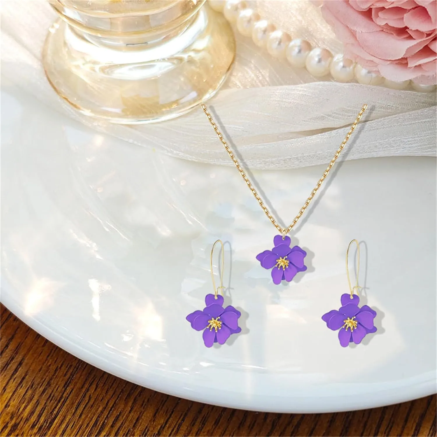 Dreuyet Charm Bohemian Daisy Flower Earring Necklaces Set for Women Elegant Matte Floral Long Petal Dangle Earrings Chic Layered Tiered Drop Earrings Seaside Holiday Jewelry
