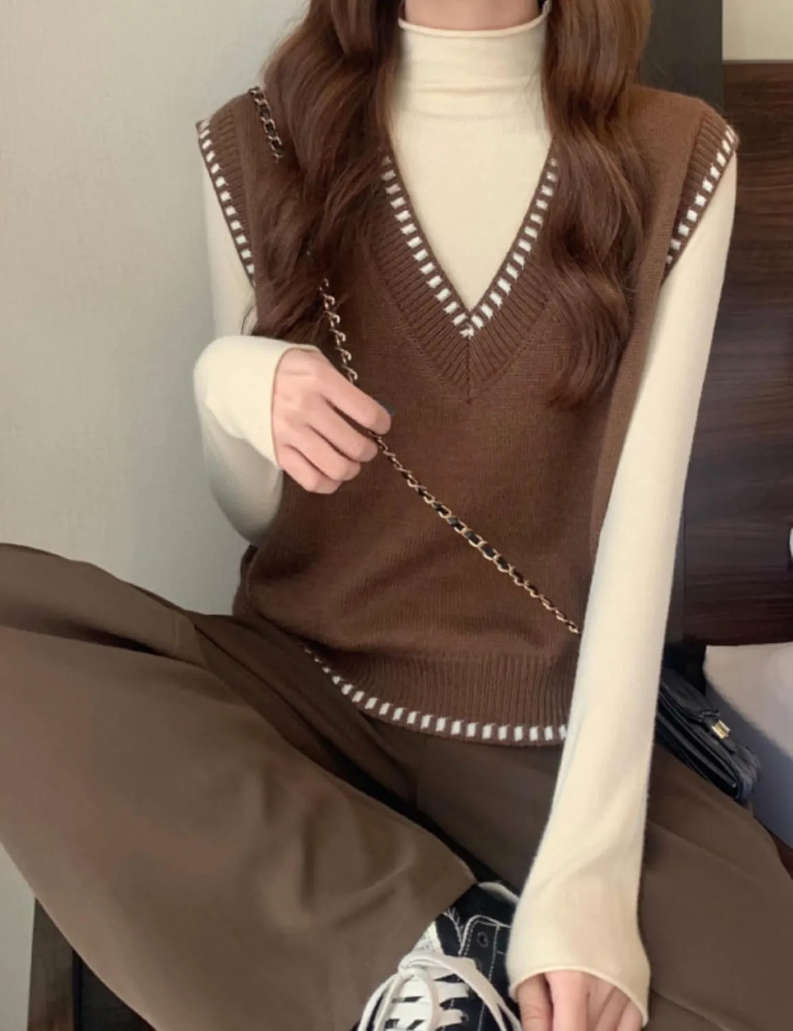HangNiFang Women's V Neck Knit Sweater Vest Sleeveless Pullover Cropped Sweater Tank Tops