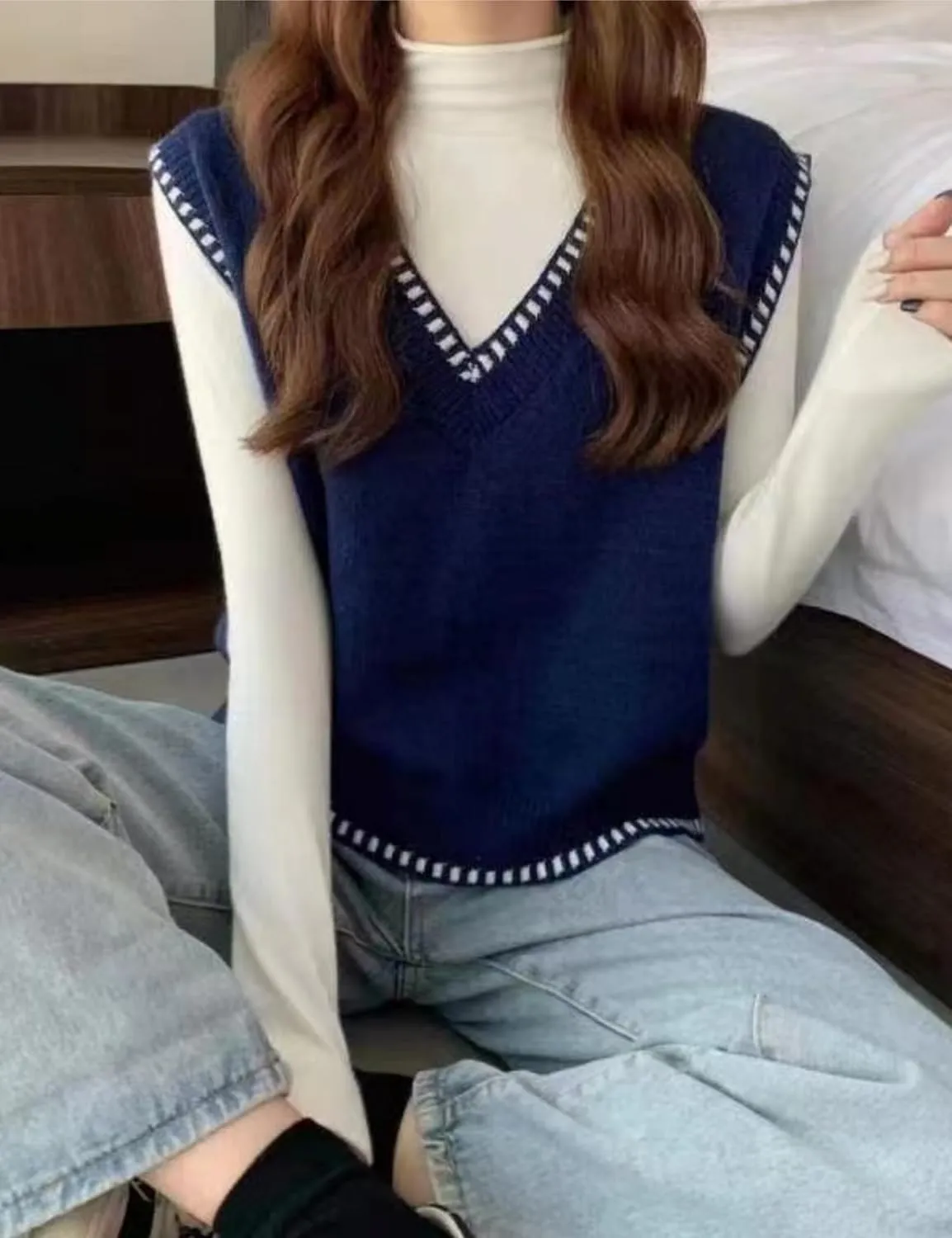 HangNiFang Women's V Neck Knit Sweater Vest Sleeveless Pullover Cropped Sweater Tank Tops
