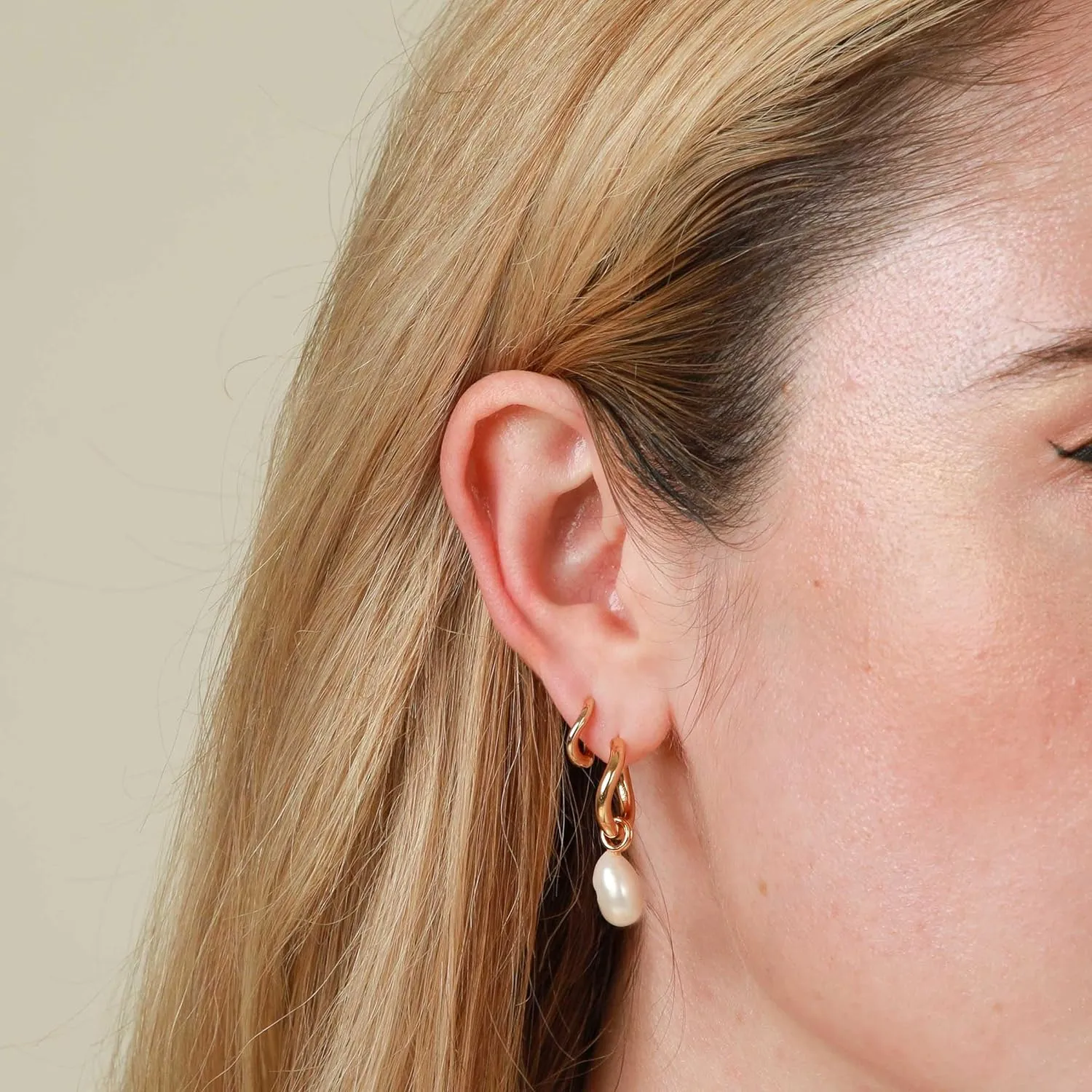 Pearl Earrings for Women Trendy, Gold Pearl Hoop Earrings for Women 14K Gold Plated Pearl Hoop Huggie Drop Earrings Wedding Jewelry Gifts for Women
