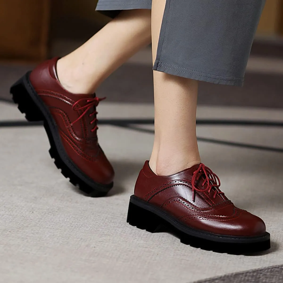 SHEMEE Women's Platform Lace Up Wingtip Oxfords Pumps Flat Low Heels Vintage Round Toe Brogues Dress Shoes