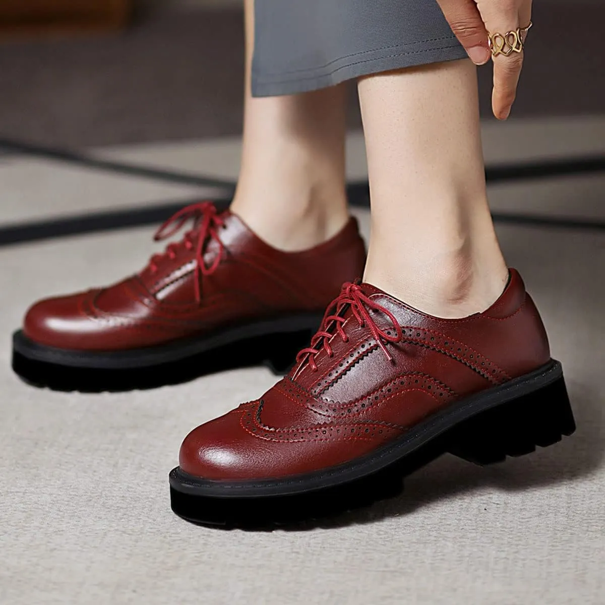 SHEMEE Women's Platform Lace Up Wingtip Oxfords Pumps Flat Low Heels Vintage Round Toe Brogues Dress Shoes