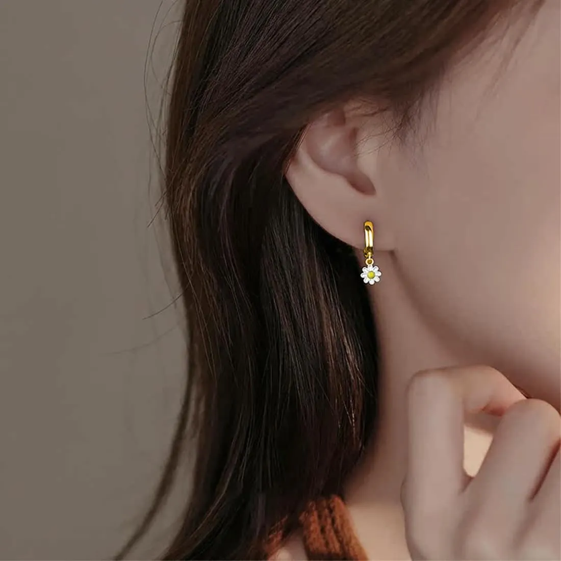 SLUYNZ 925 Sterling Silver Daisy Flower Hoop Earrings for Women Teen Girls Small Daisy Huggie Earrings Drop