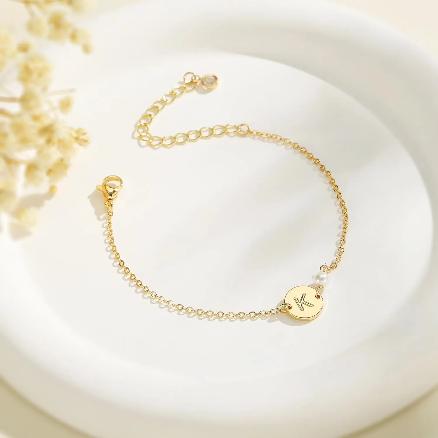 Turandoss Gold Initial Bracelets for Women - Initial Pearl Bracelets for Girls Gifts Disc Monogram Gold Jewelry for Women Teen Girl Gifts