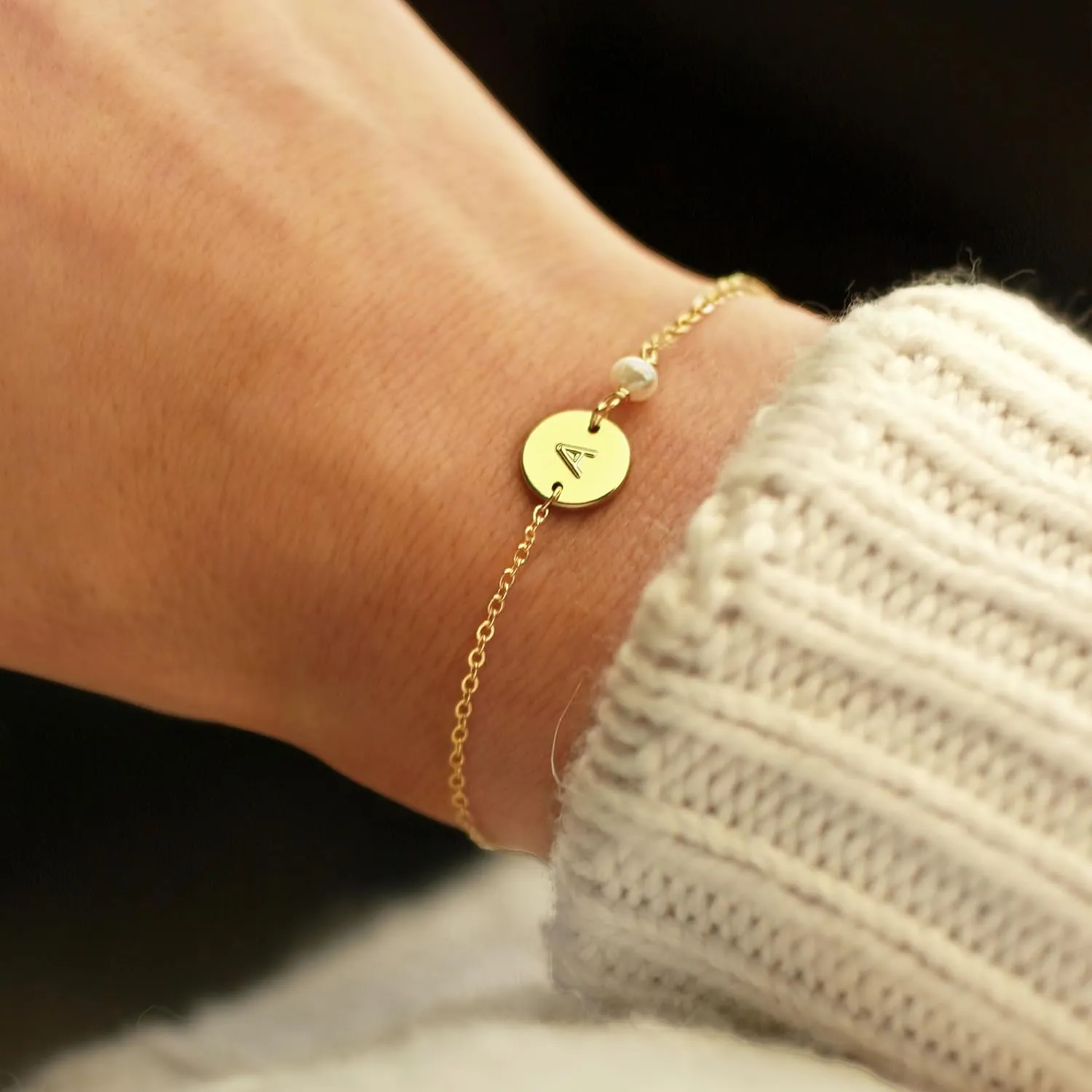 Turandoss Gold Initial Bracelets for Women - Initial Pearl Bracelets for Girls Gifts Disc Monogram Gold Jewelry for Women Teen Girl Gifts
