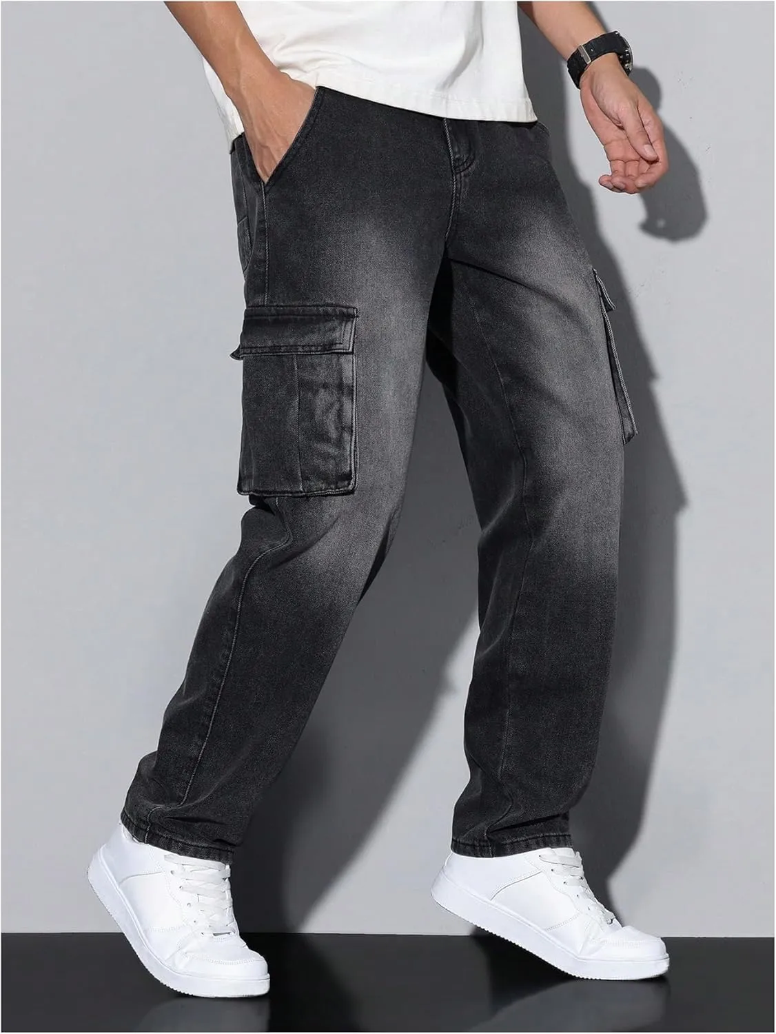 Verdusa Men's Cargo Jeans Relaxed Outfits Straight Leg Denim Pants Vintage Jeans with Pockets