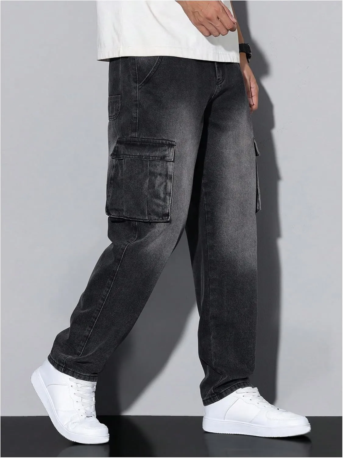 Verdusa Men's Cargo Jeans Relaxed Outfits Straight Leg Denim Pants Vintage Jeans with Pockets