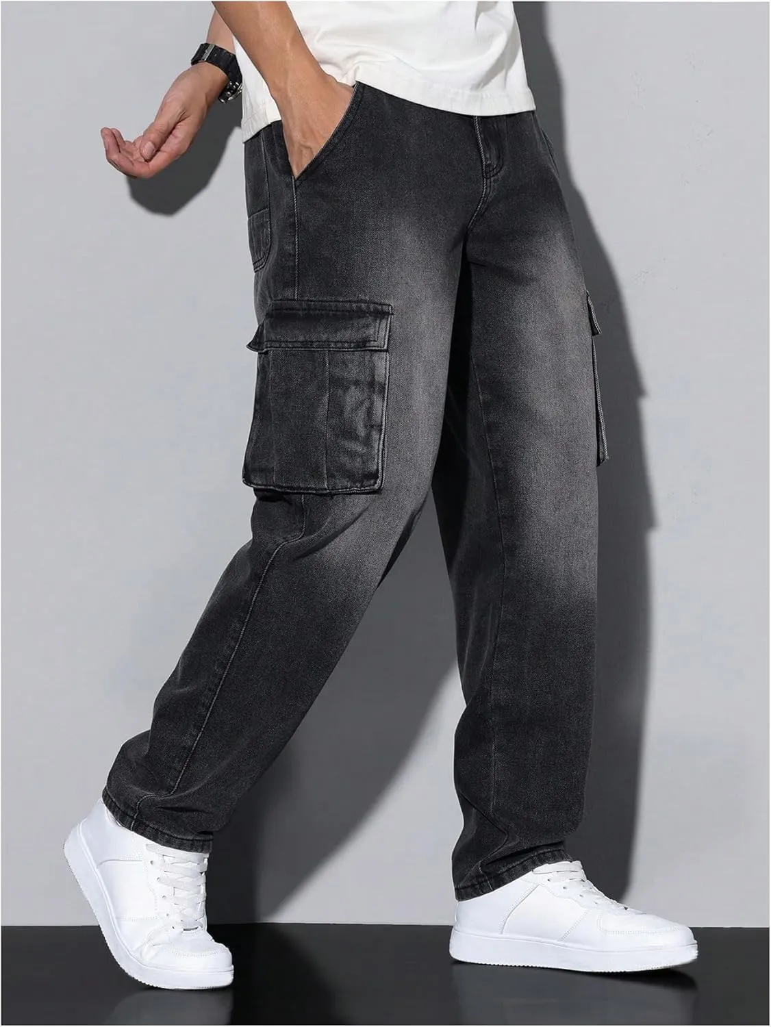 Verdusa Men's Cargo Jeans Relaxed Outfits Straight Leg Denim Pants Vintage Jeans with Pockets