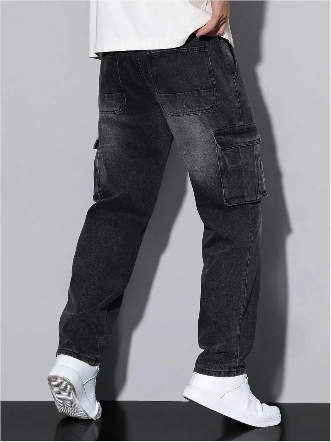 Verdusa Men's Cargo Jeans Relaxed Outfits Straight Leg Denim Pants Vintage Jeans with Pockets