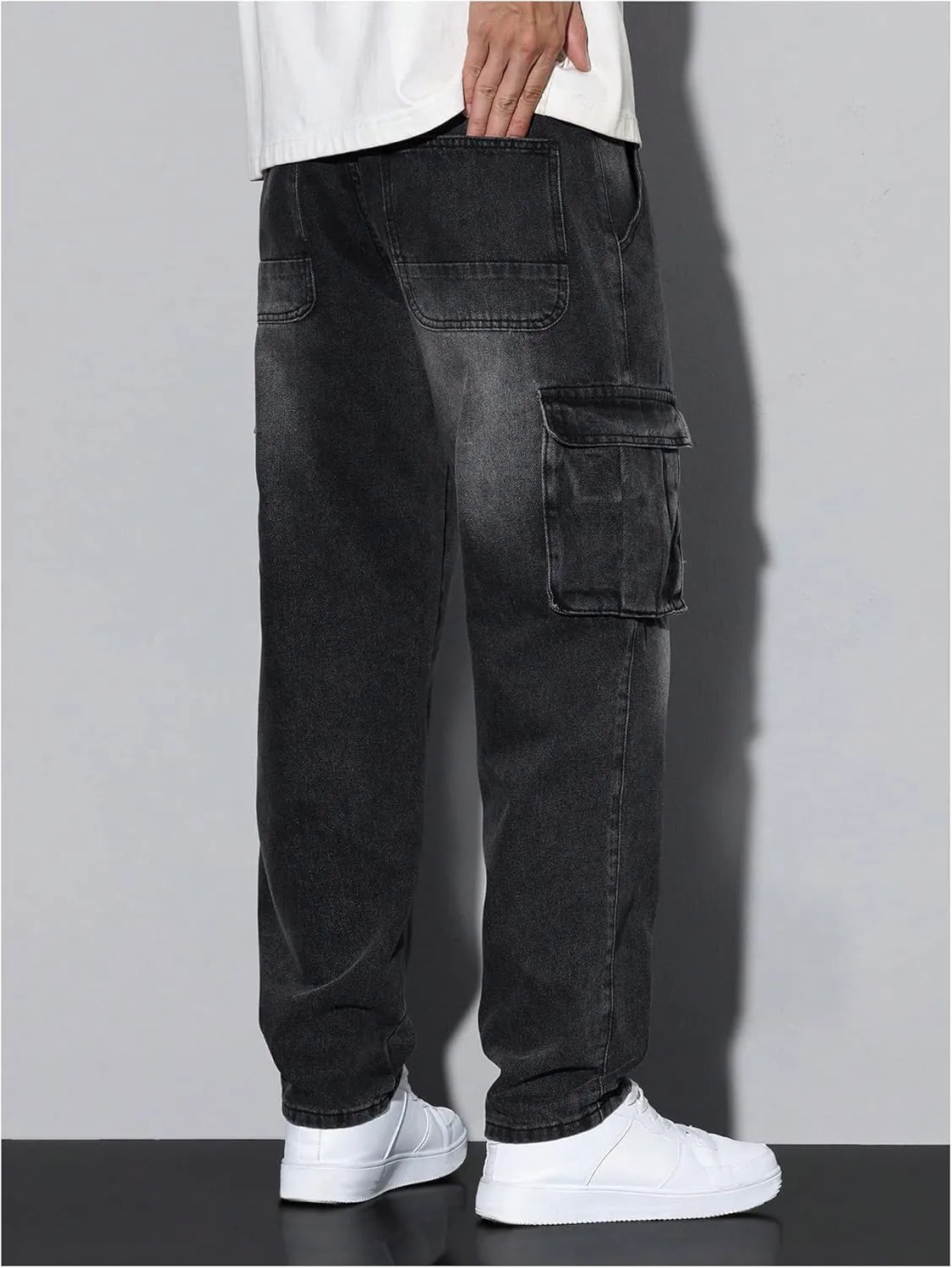 Verdusa Men's Cargo Jeans Relaxed Outfits Straight Leg Denim Pants Vintage Jeans with Pockets