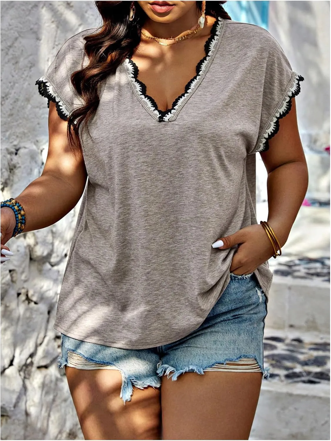 Verdusa Women's Plus Size Casual Shirt Scallop Trim V Neck Short Sleeve Tee Tops Tee