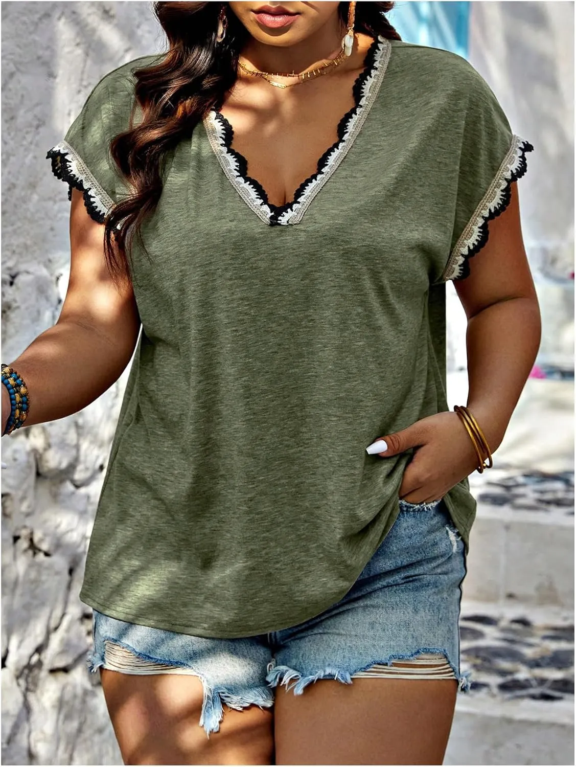 Verdusa Women's Plus Size Casual Shirt Scallop Trim V Neck Short Sleeve Tee Tops Tee