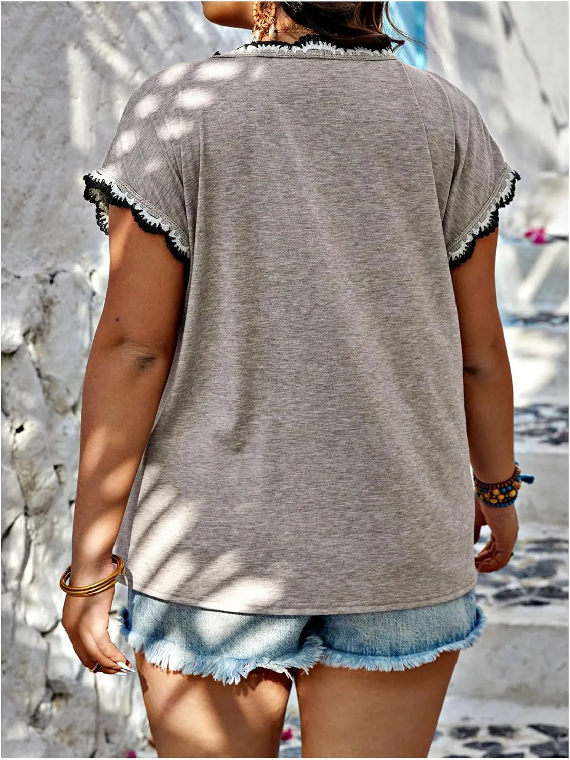 Verdusa Women's Plus Size Casual Shirt Scallop Trim V Neck Short Sleeve Tee Tops Tee