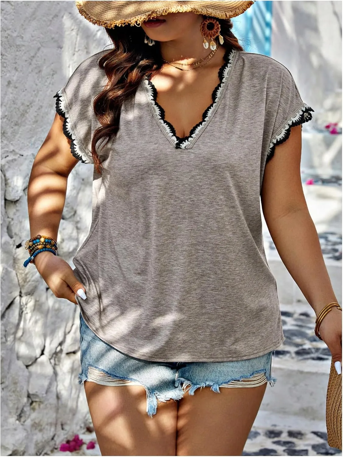 Verdusa Women's Plus Size Casual Shirt Scallop Trim V Neck Short Sleeve Tee Tops Tee