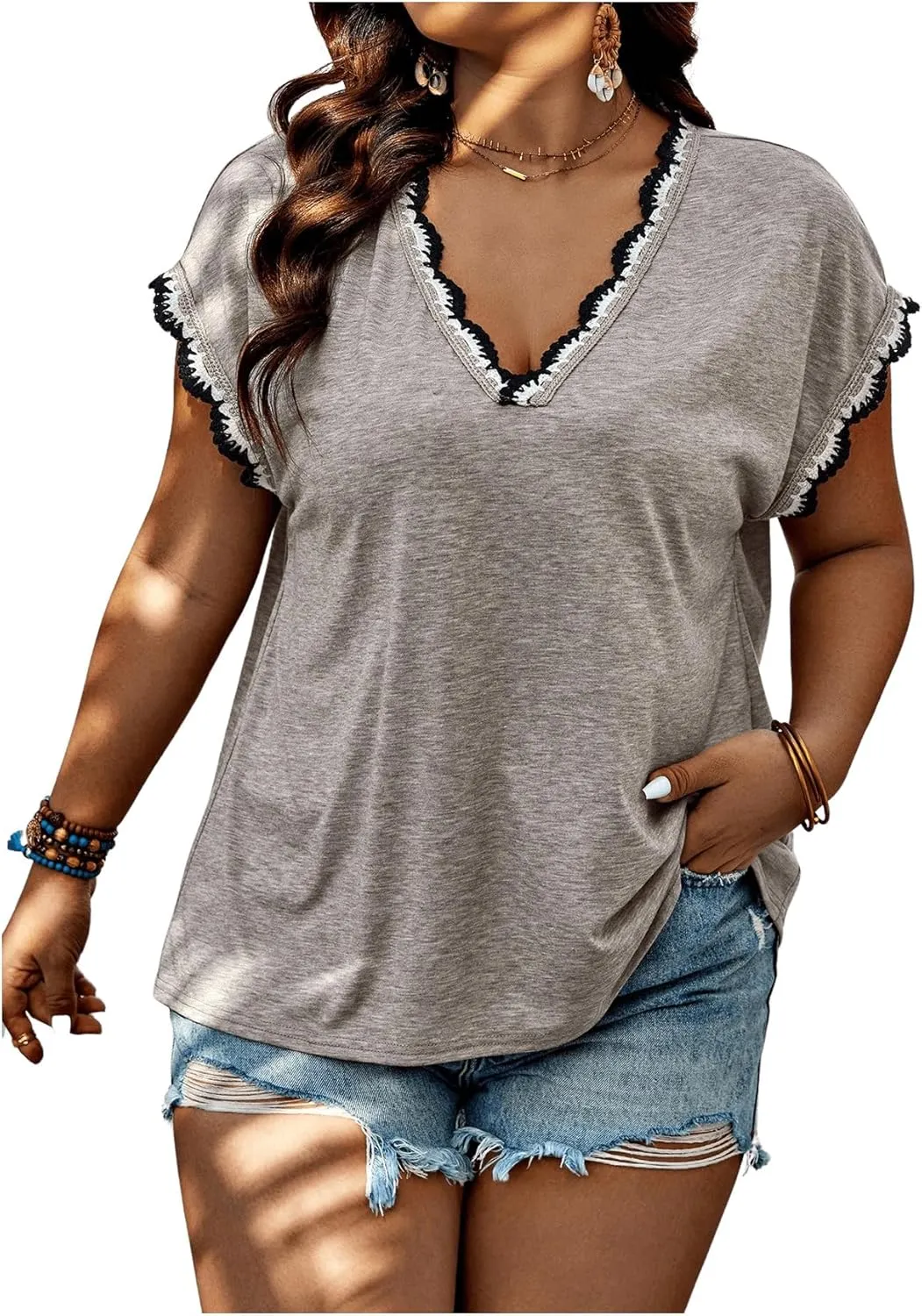 Verdusa Women's Plus Size Casual Shirt Scallop Trim V Neck Short Sleeve Tee Tops Tee
