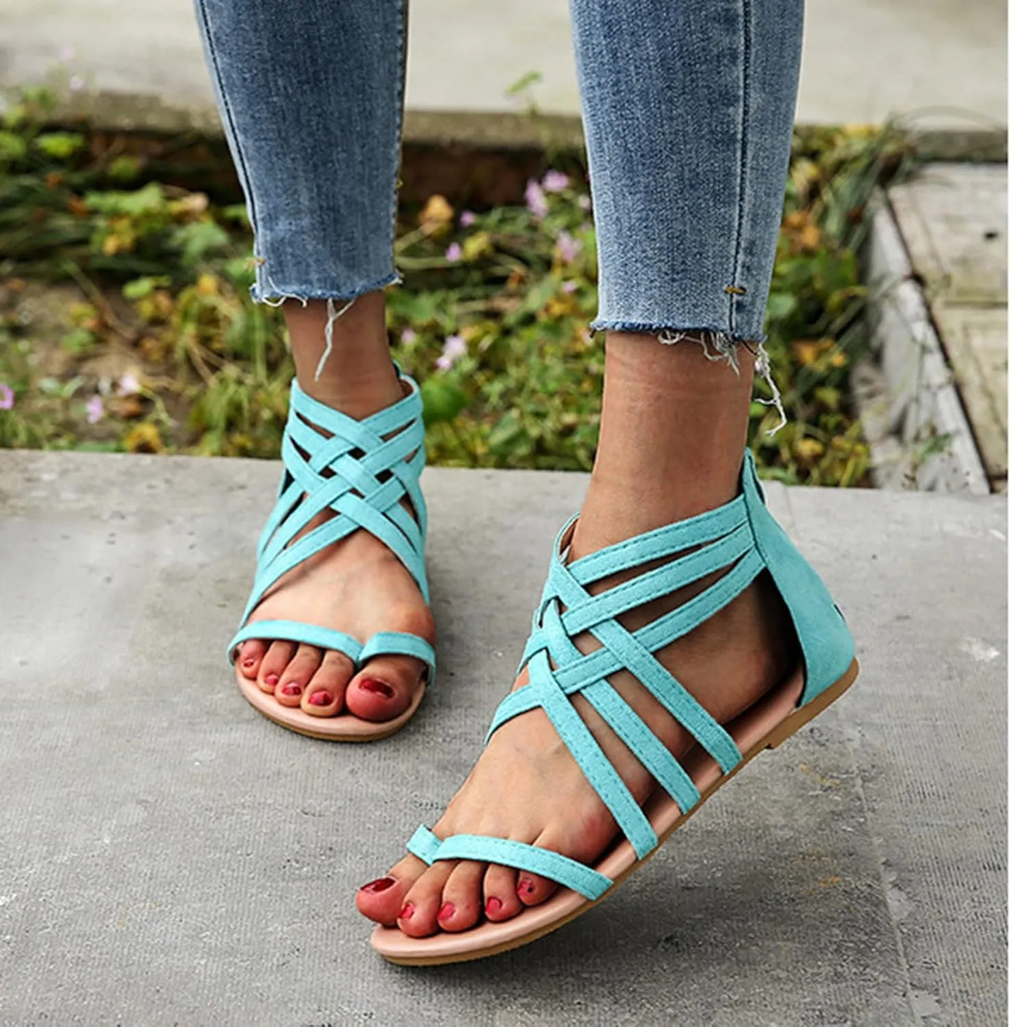 Women's Flat Sandals Gladiator Strap Flat Sandals Dressy Summer Breathable Clip Toe Thong Cross Strappy Shoes Back Zipper Roman Comfy Womens Sandals